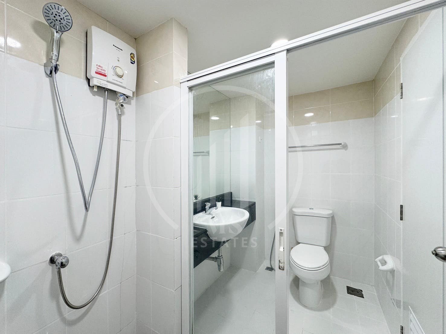 The Royal Place Condominium – photo 3
