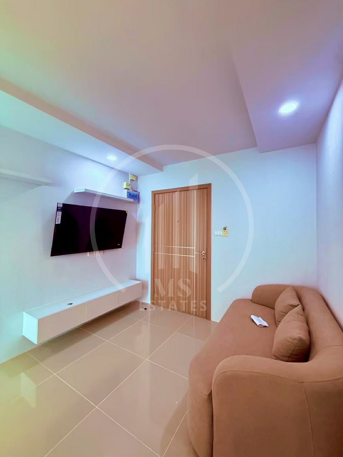 The Royal Place Condominium – photo 3