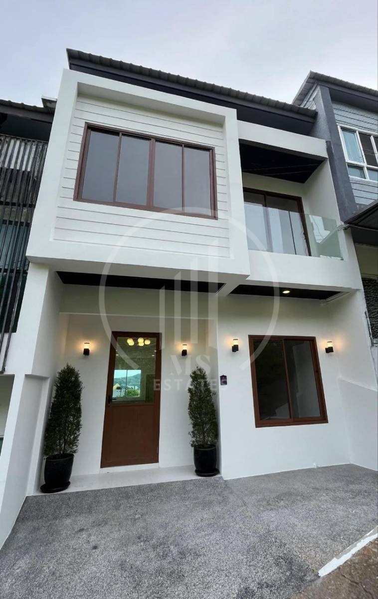 Single-storey corner townhouse
