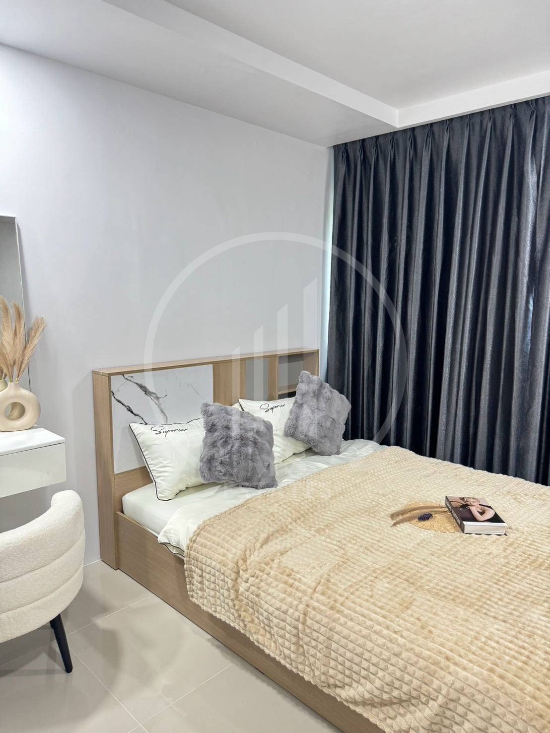 The Royal Place Condominium – photo 4