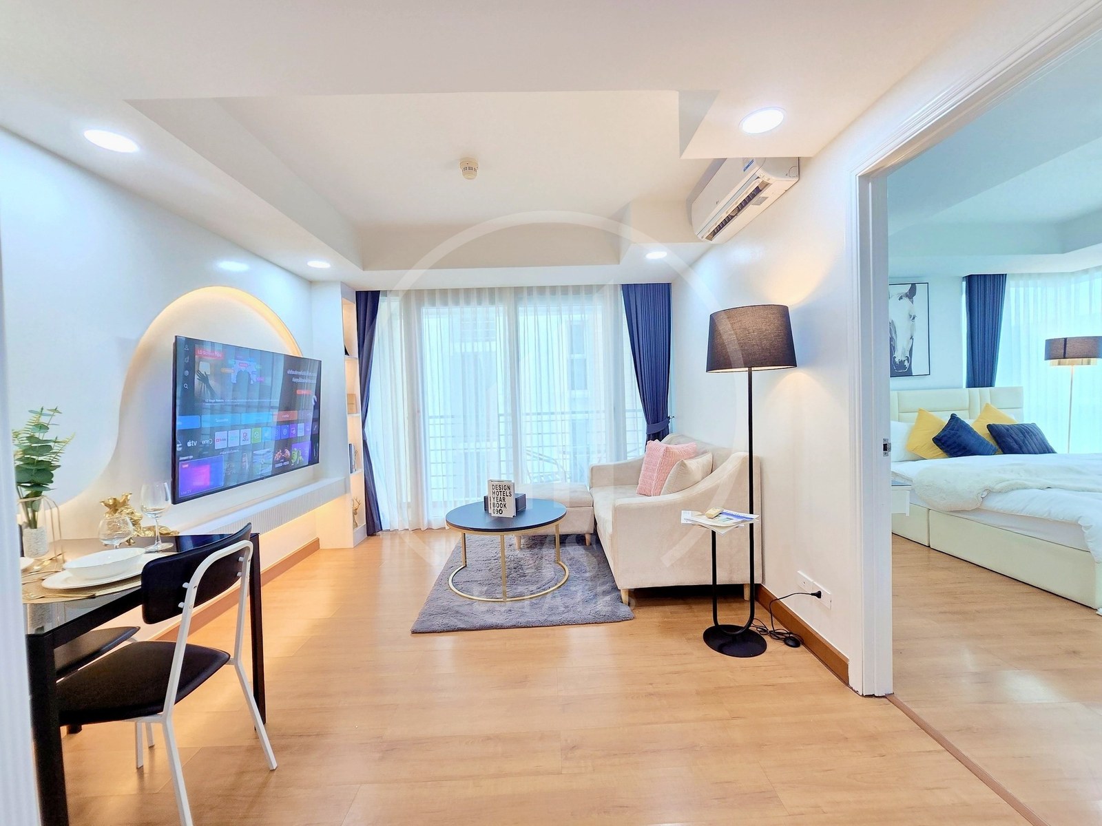 The Royal Place Condominium – photo 2
