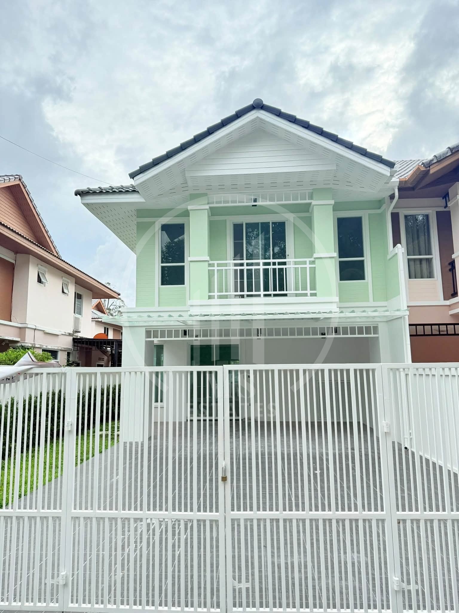 Palm Villa , Paklok
