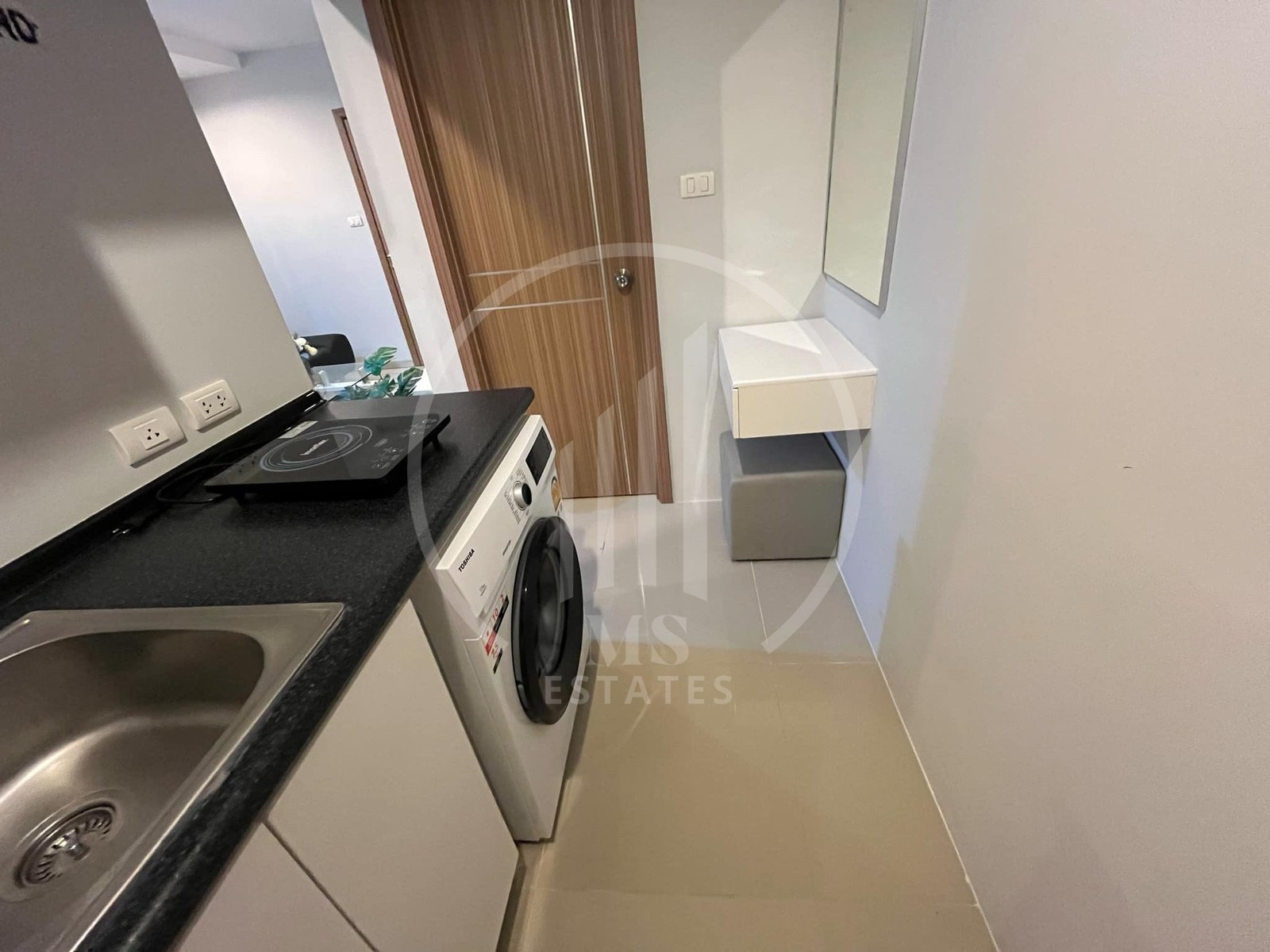 The Royal Place Condominium – photo 3