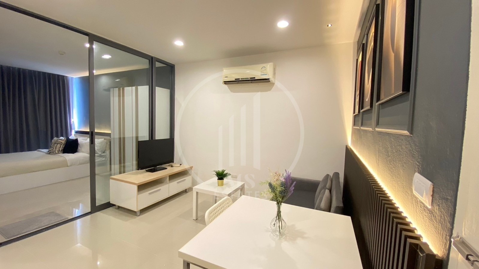 Square condominium – photo 5