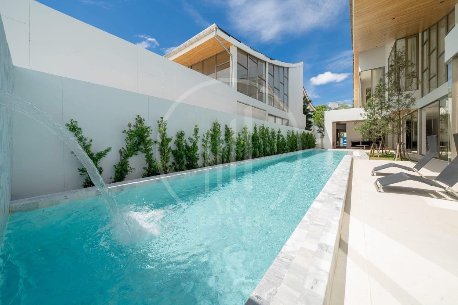 High-tech pool villa – photo 4
