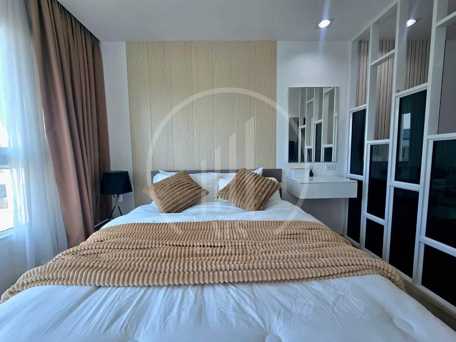 The Royal Place Condominium – photo 3