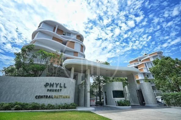 Phyll Condominium