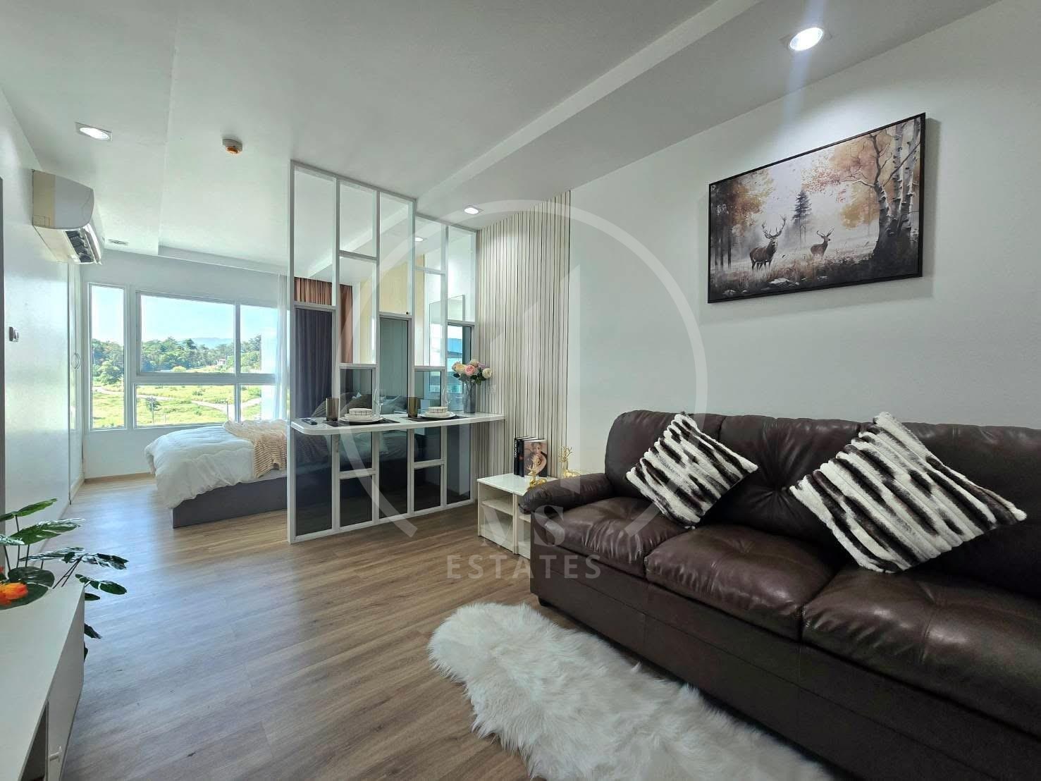 The Royal Place Condominium – photo 2