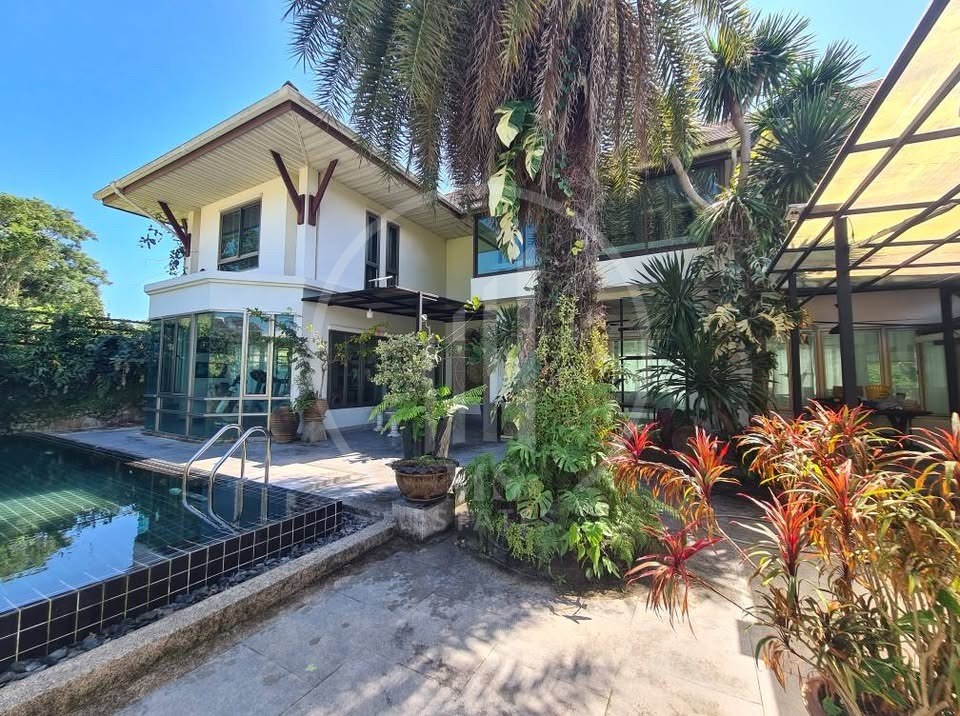 Pool villa for rent