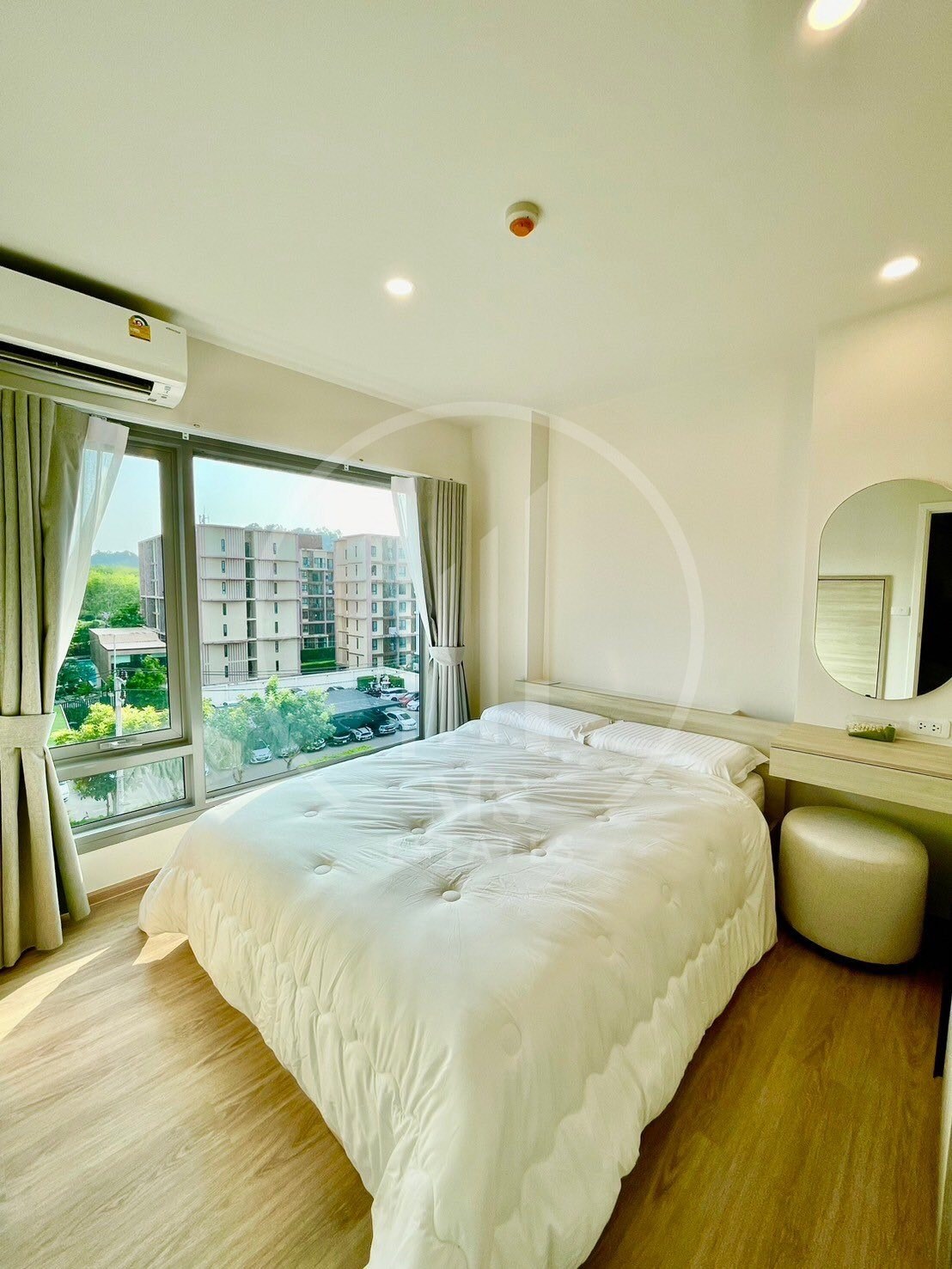 Phyll Condominium