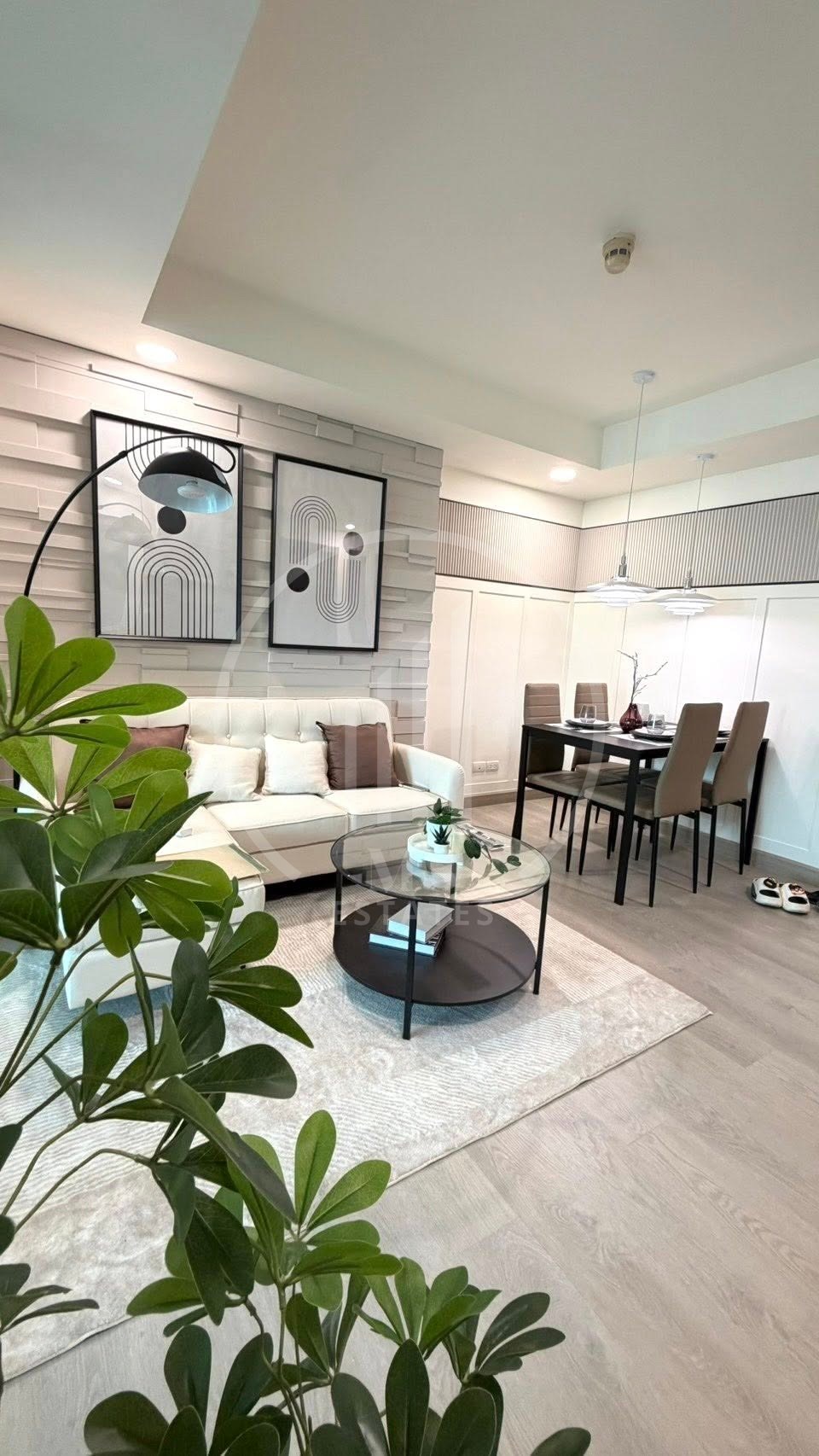 The Royal Place Condominium