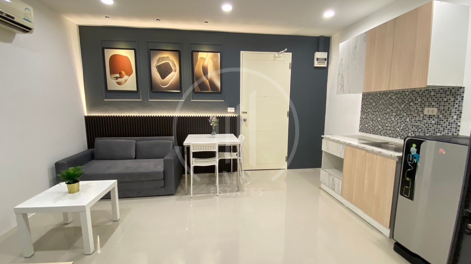 Square condominium – photo 3