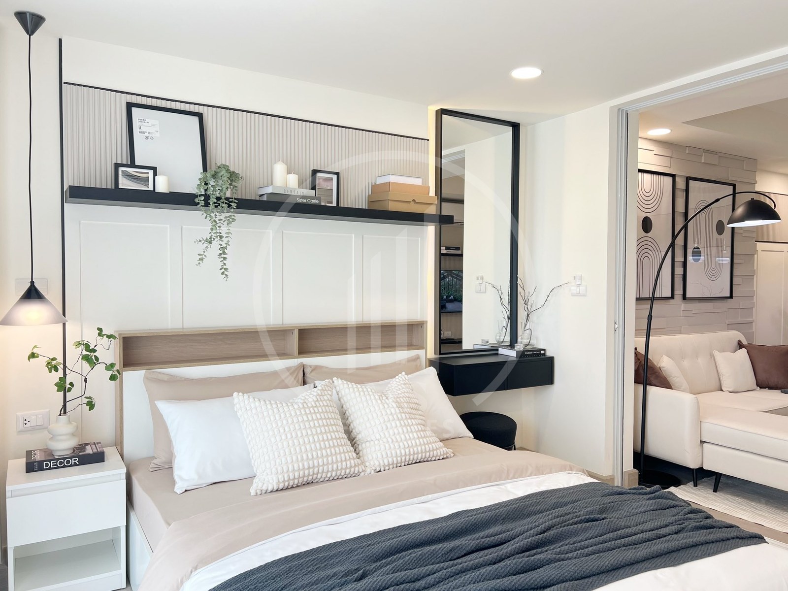 The Royal Place Condo – photo 2