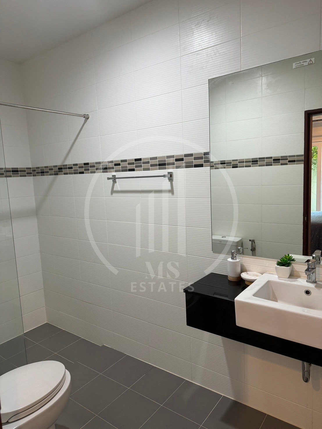 Hide Away at Bypass – photo 2
