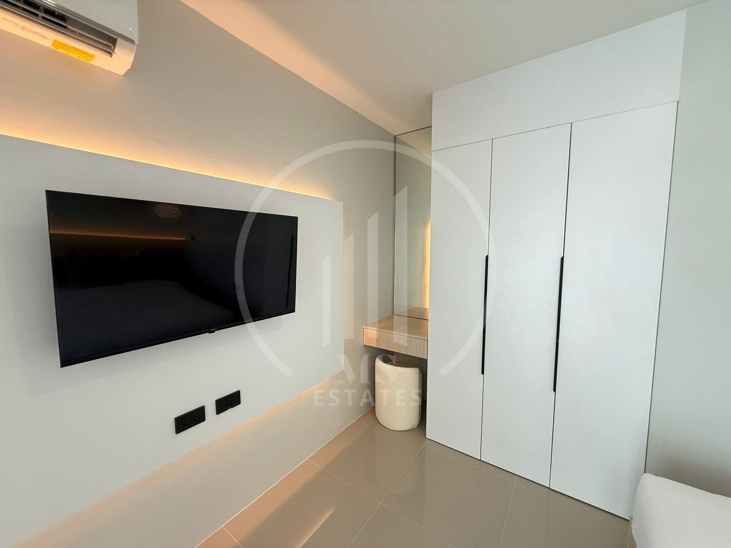 Job Condominium , Kuku – photo 4