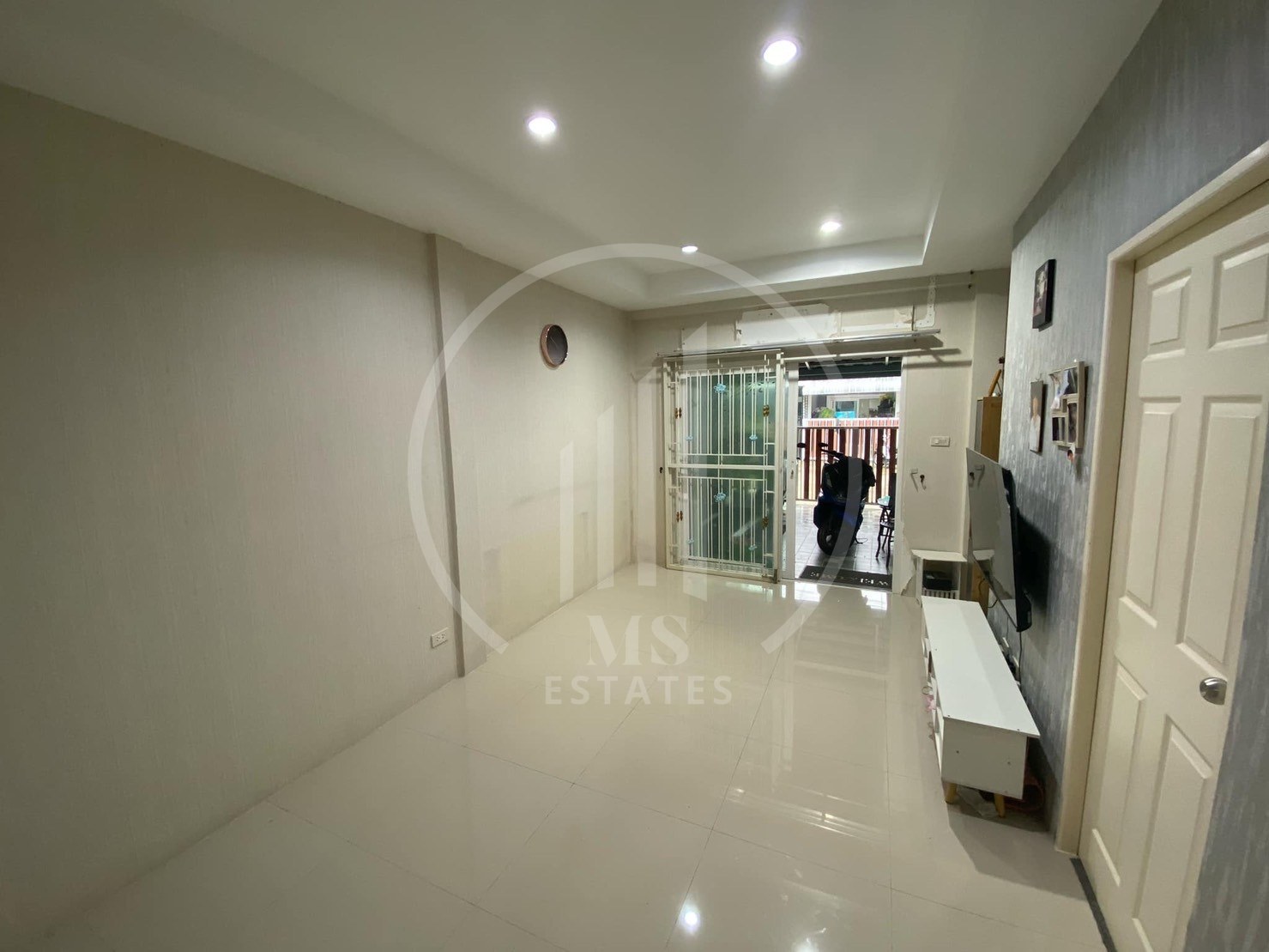 The Avenue Village – photo 4