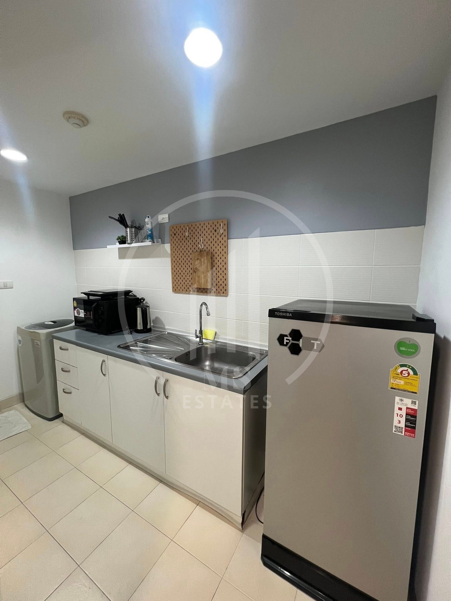 The Royal Place Condominium – photo 2