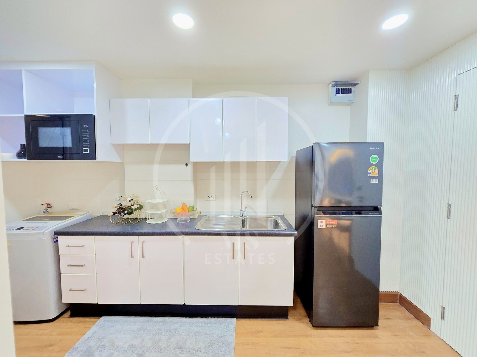 The Royal Place Condominium – photo 4