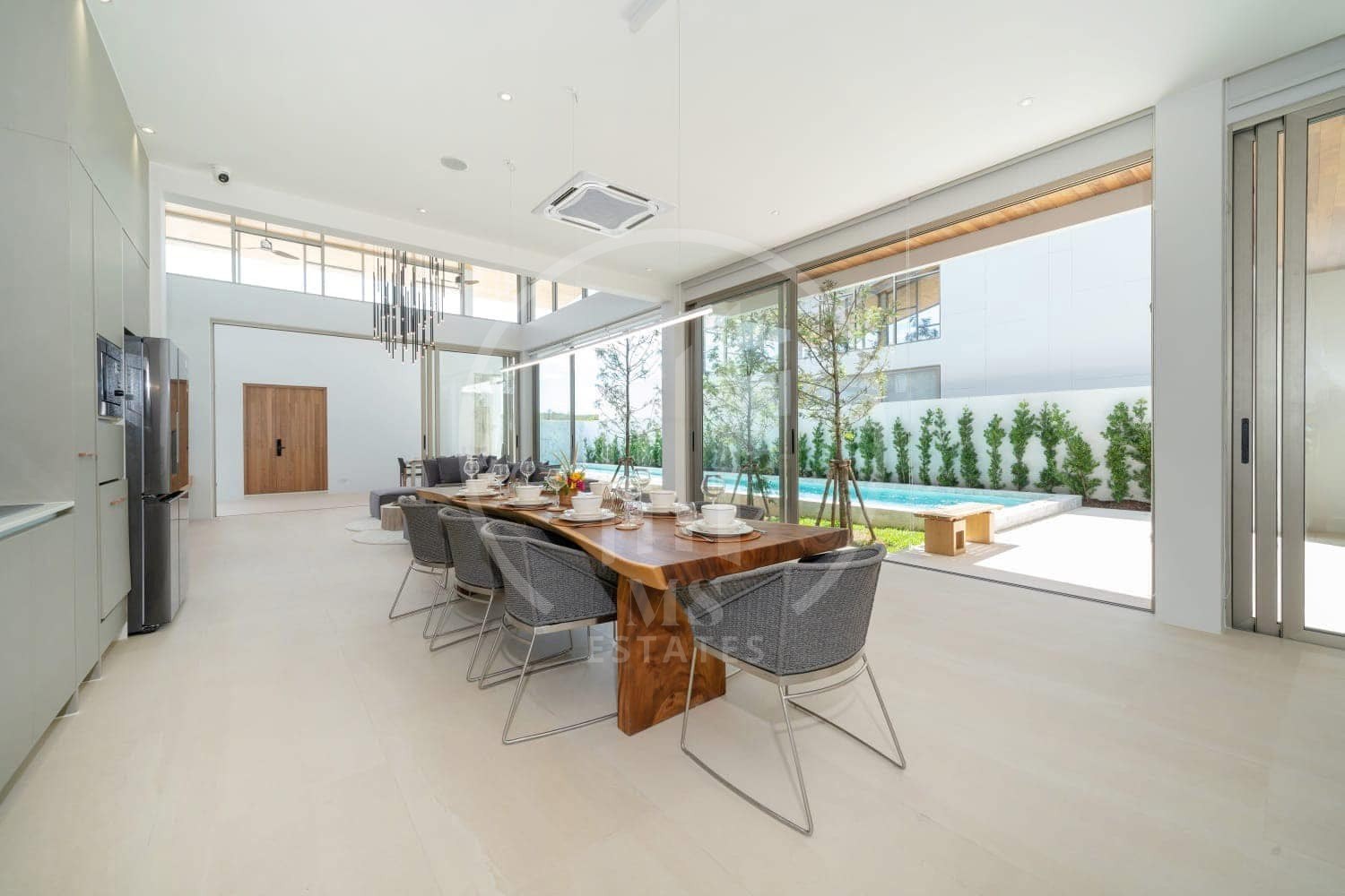 High-tech pool villa – photo 5