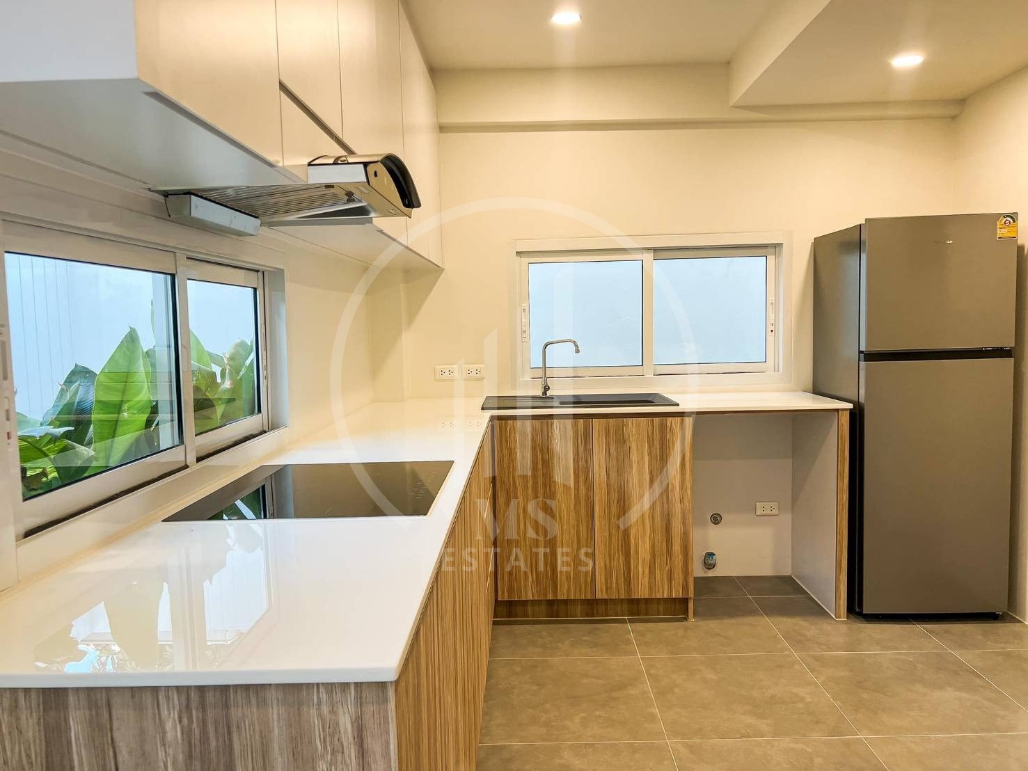 Patong Modern 3 Story House – photo 2