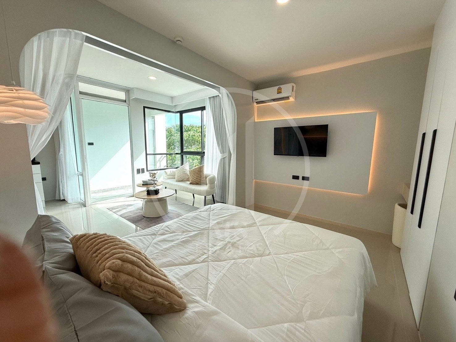 Job Condominium , Kuku – photo 1