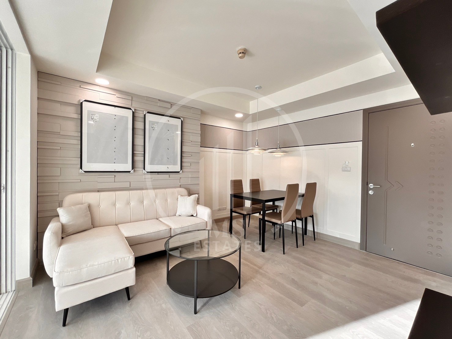 Royal Place Condo – photo 3