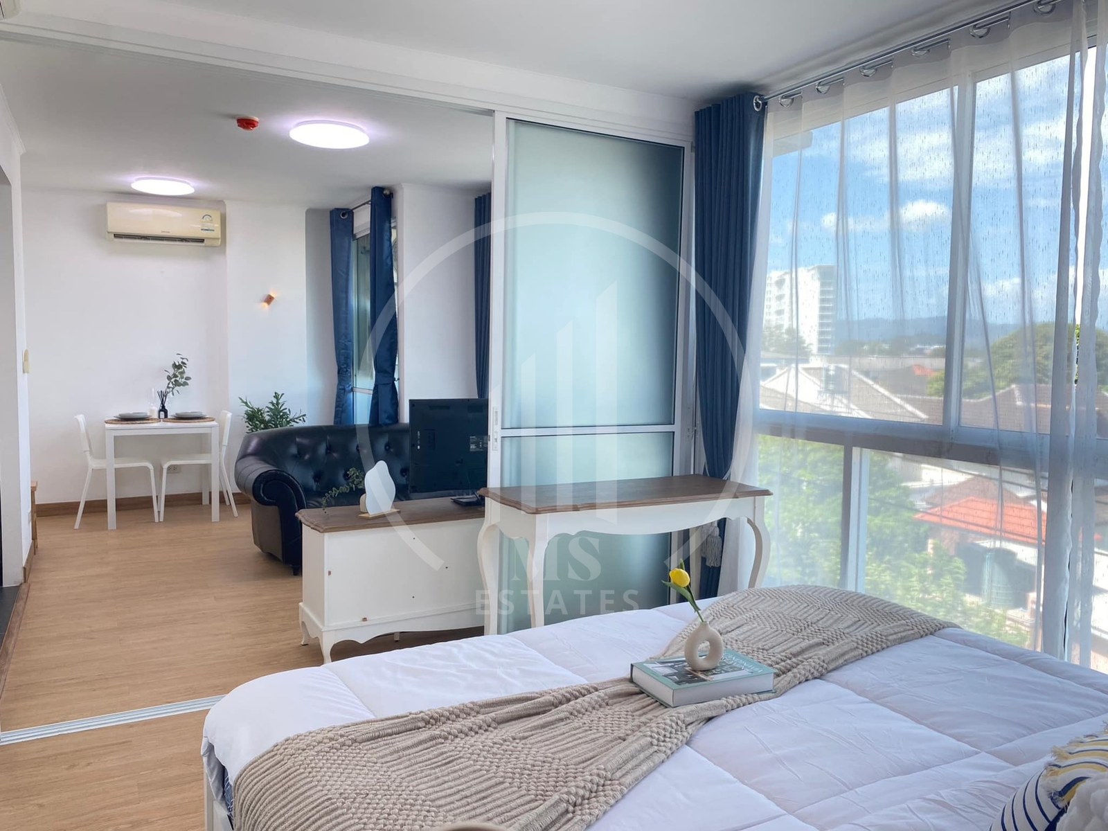 The Wide Condo – photo 3