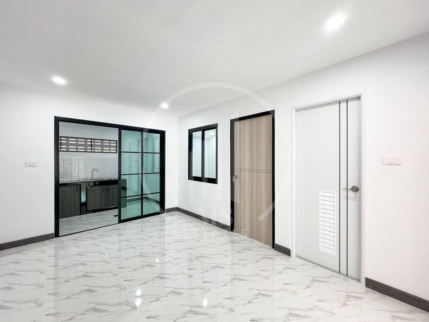 Two-story townhouse for sale – photo 3