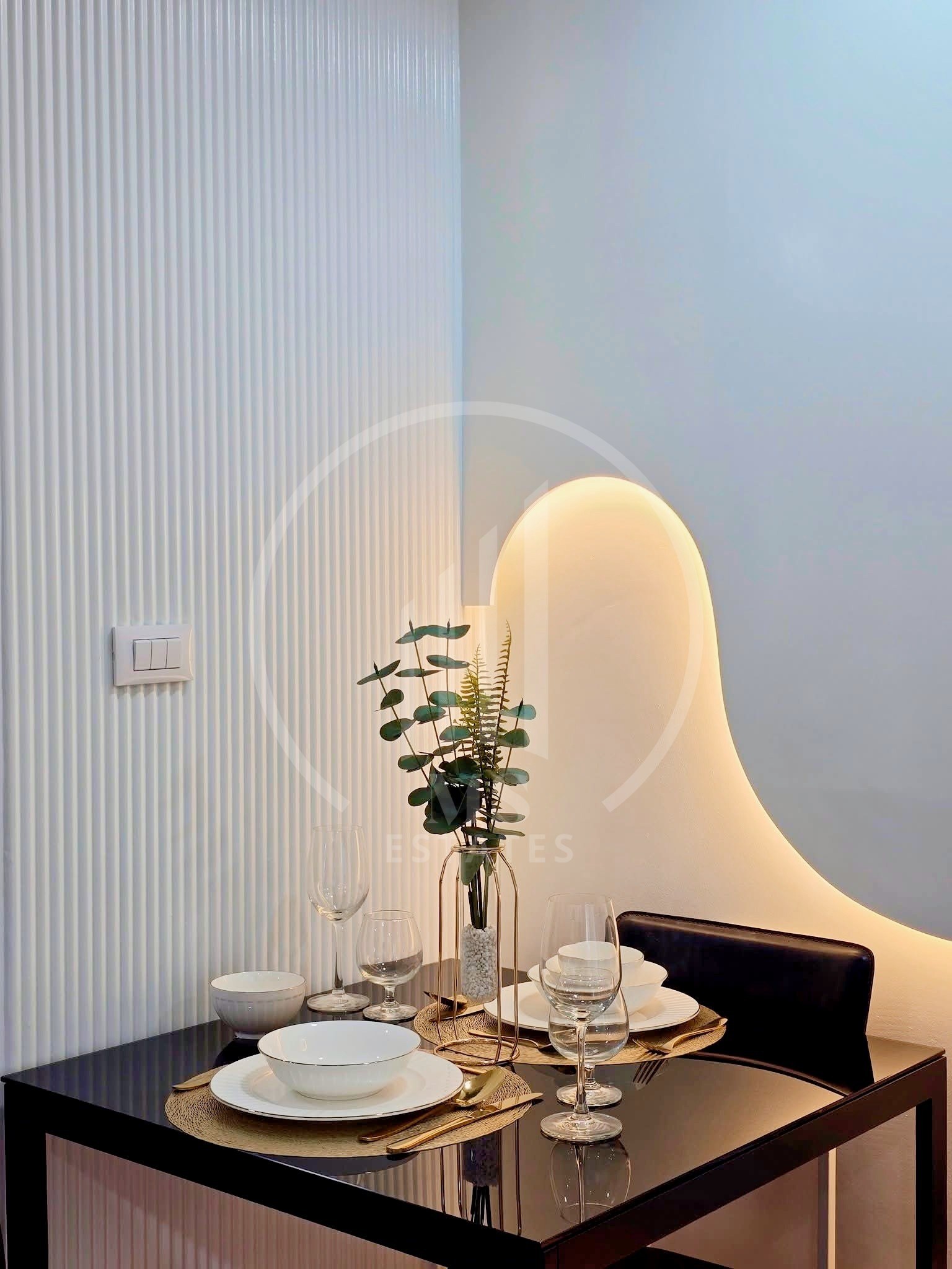 The Royal Place Condominium – photo 3