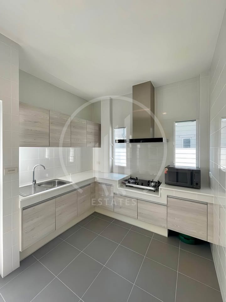 88 Land & Houses – photo 3