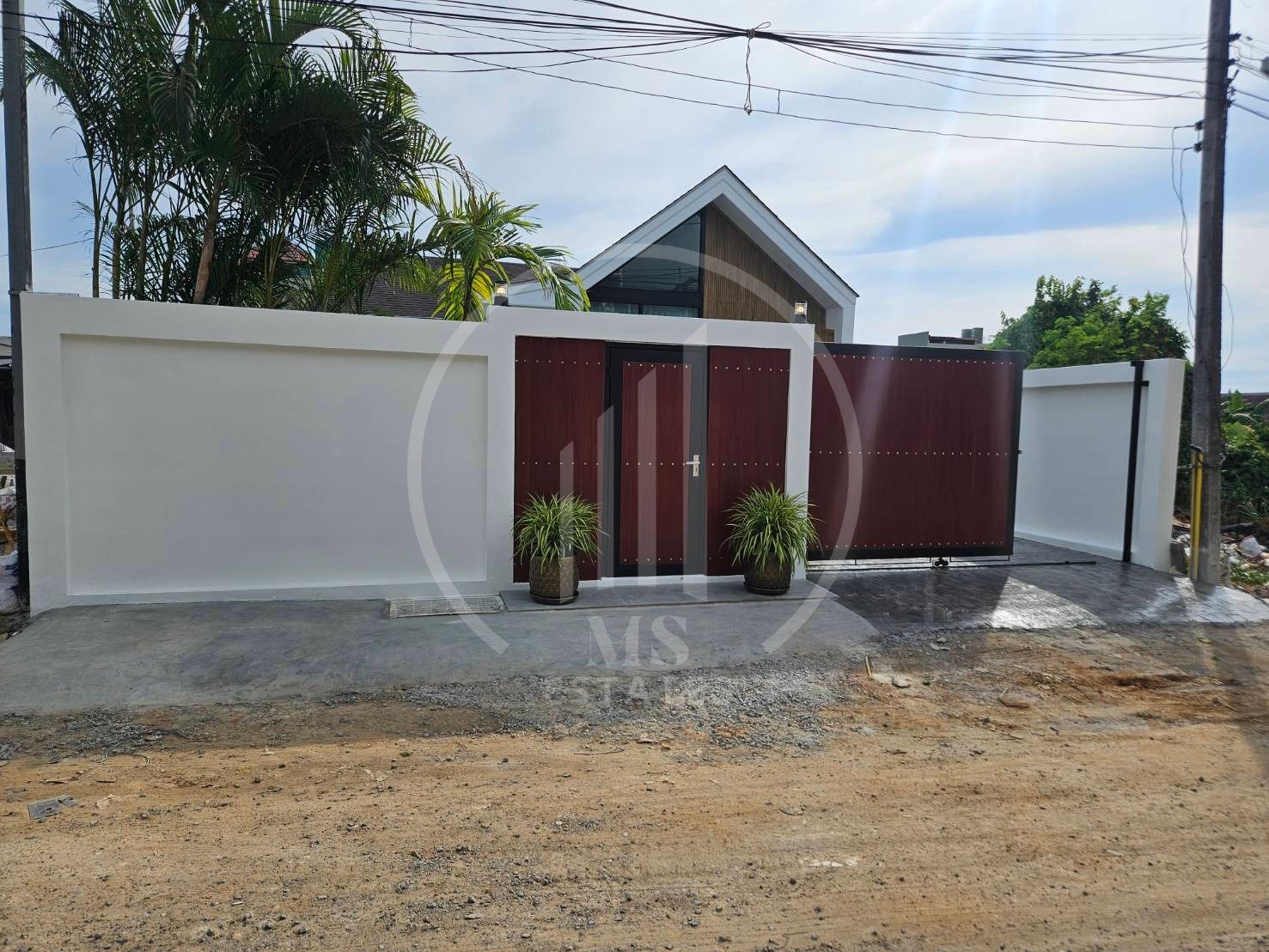 Single Detached House with Pool