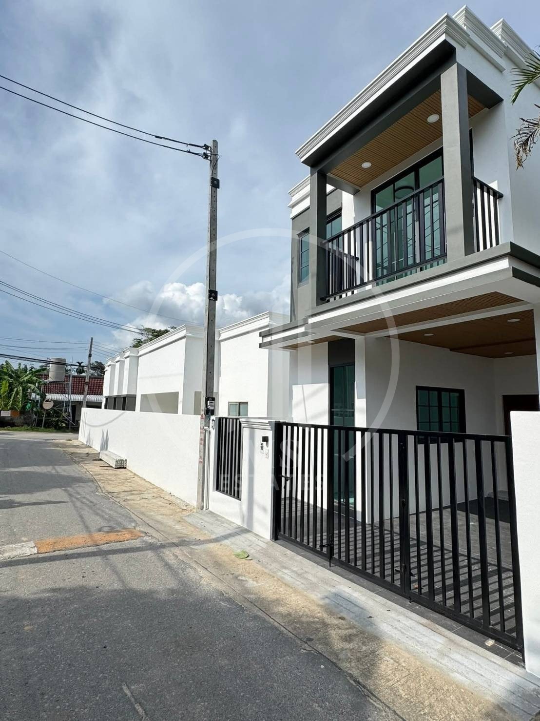A modern semi-detached house in Soi Klum Yang, Chalong – photo 1