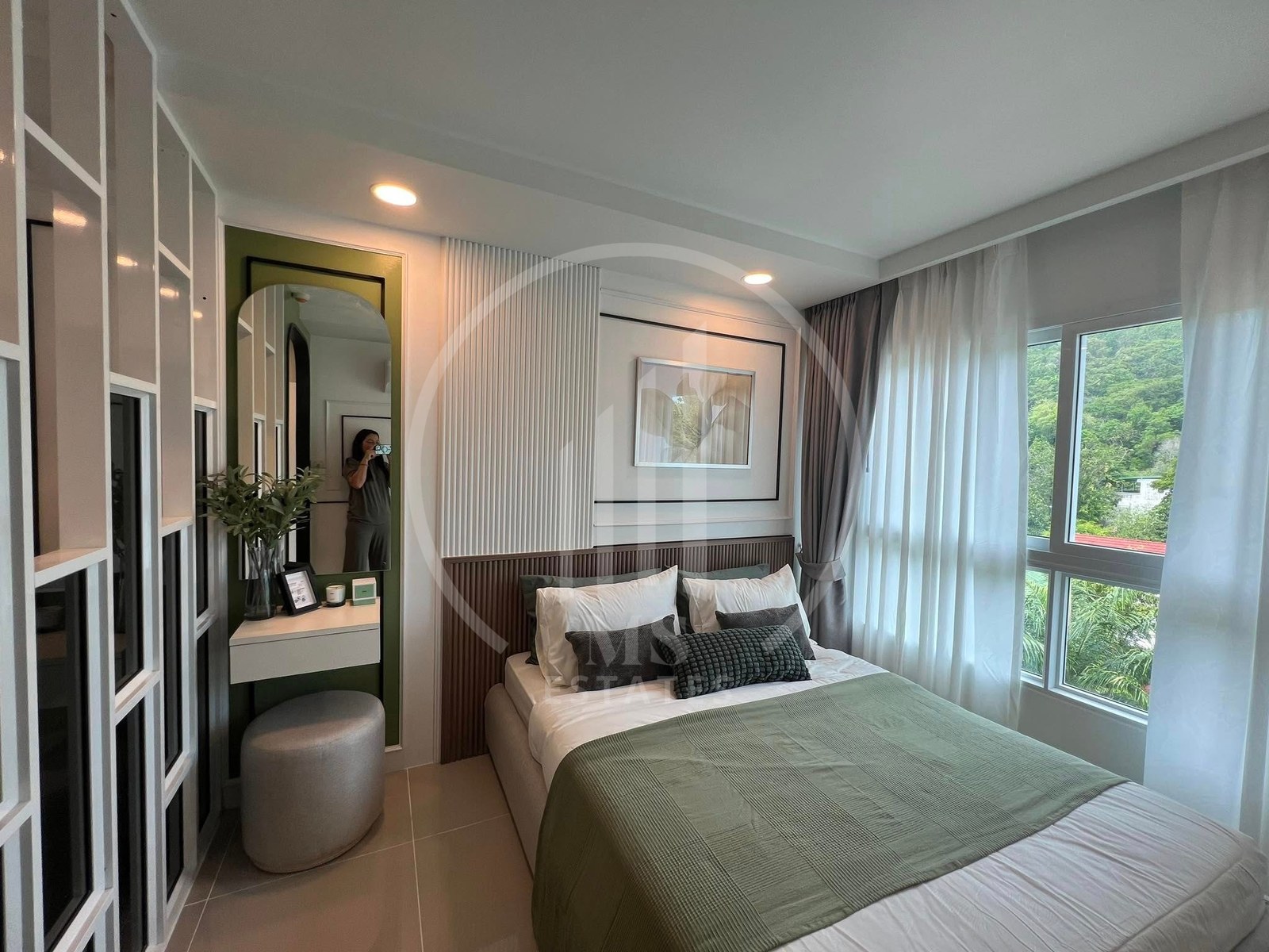 Royal Place Condominium
