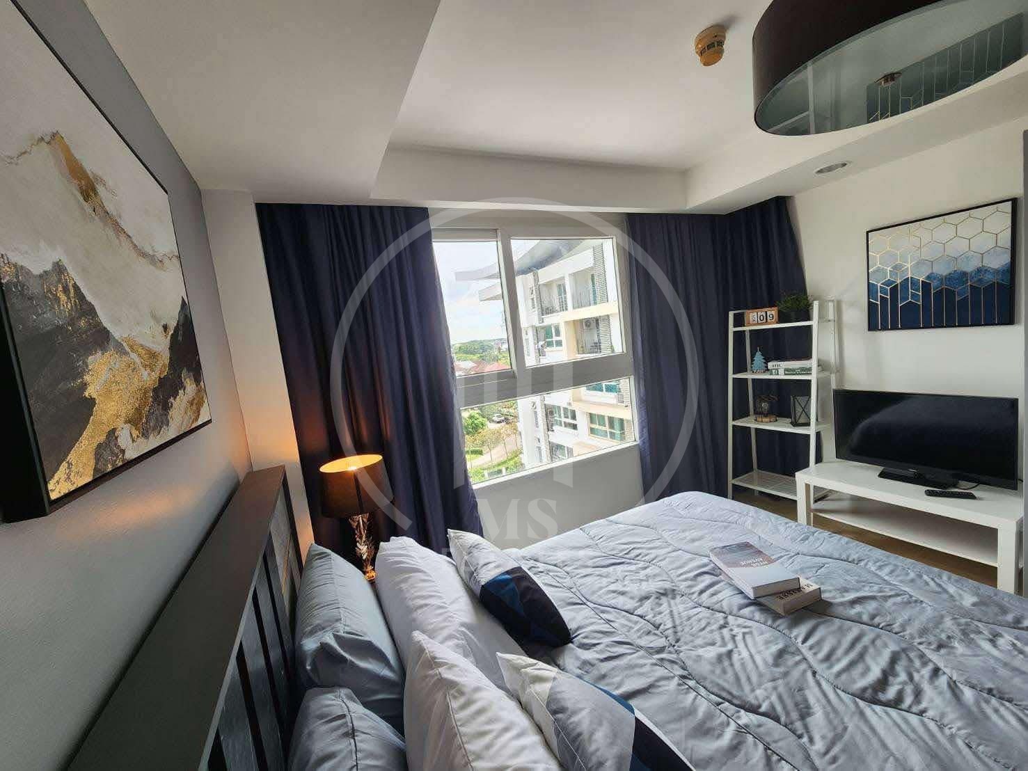 The Royal Place Condominium – photo 5