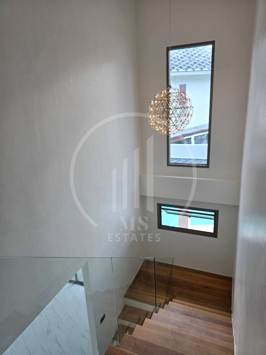 Stunning Two-Story Detached House – photo 5