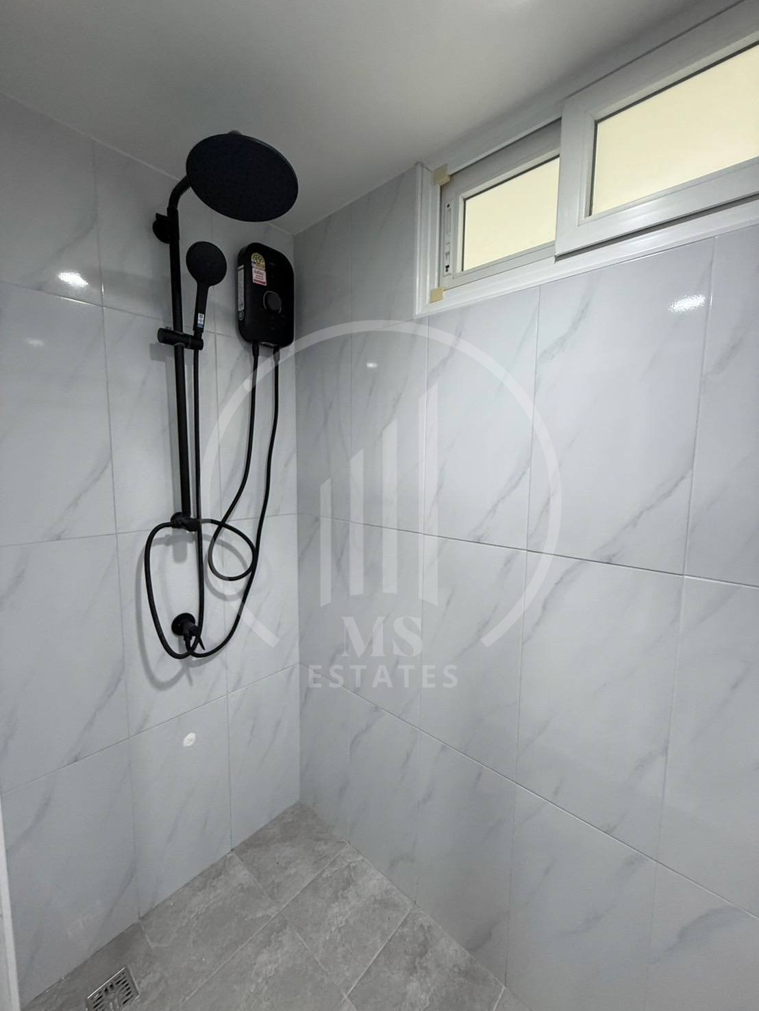 The Royal Place Condominium – photo 3