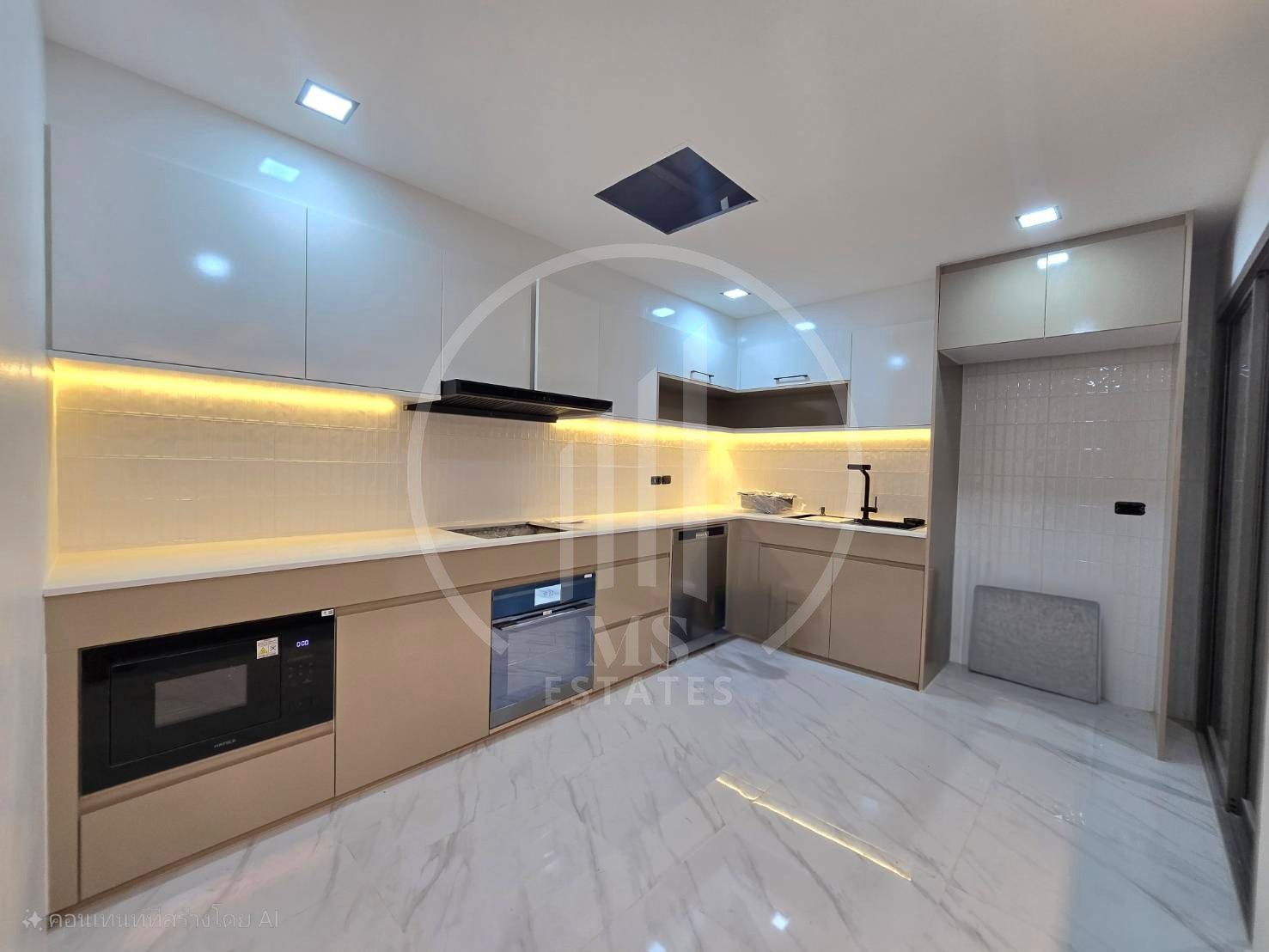 Stunning Two-Story Detached House – photo 2