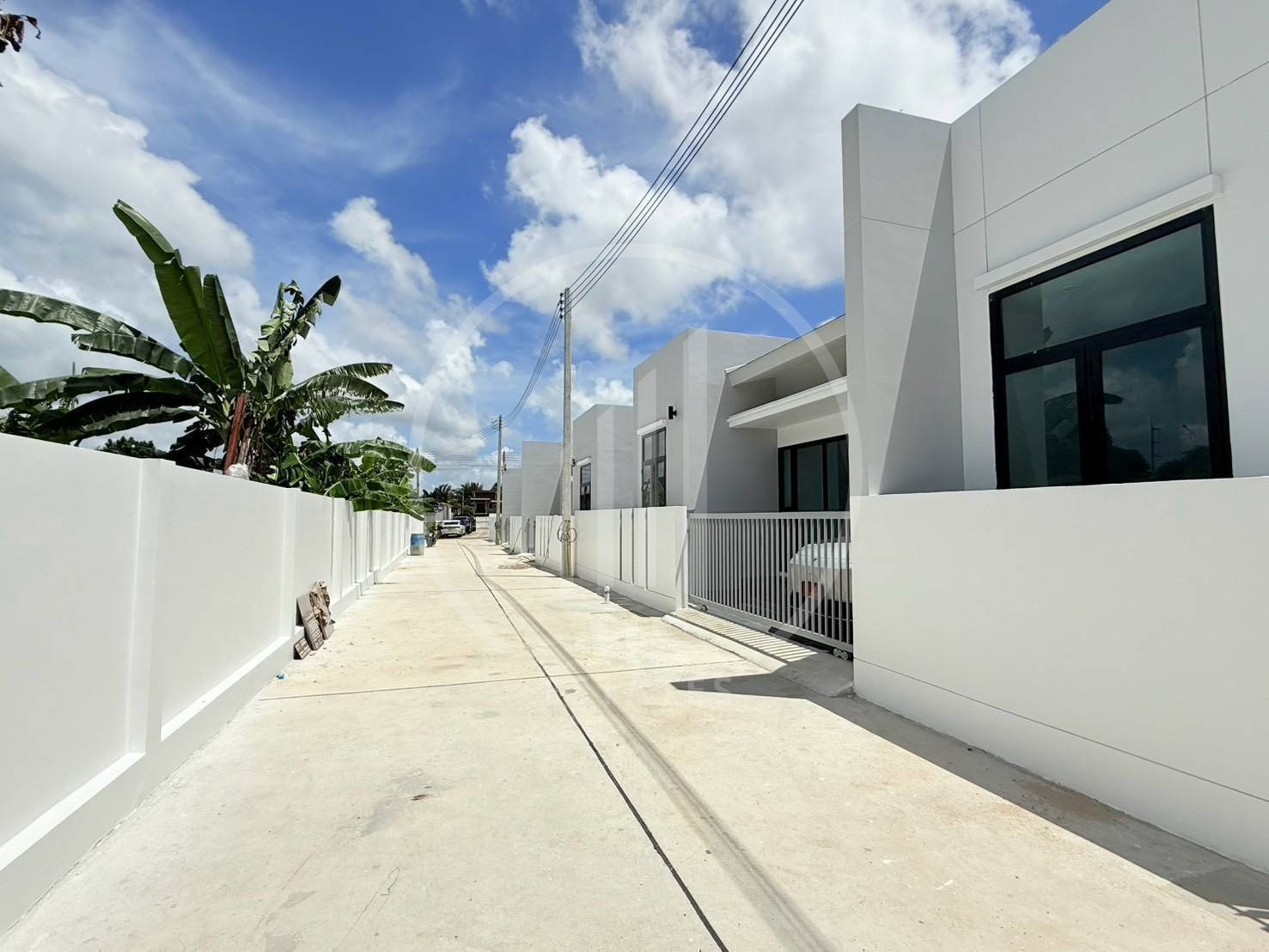 Nisha Home , Paklok