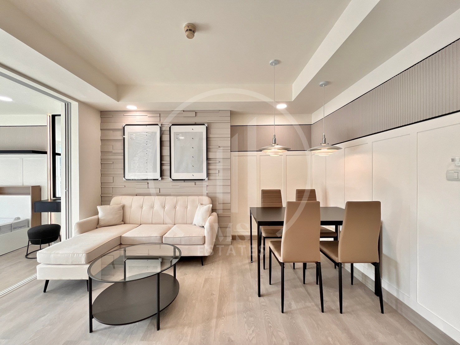 Royal Place Condo – photo 2