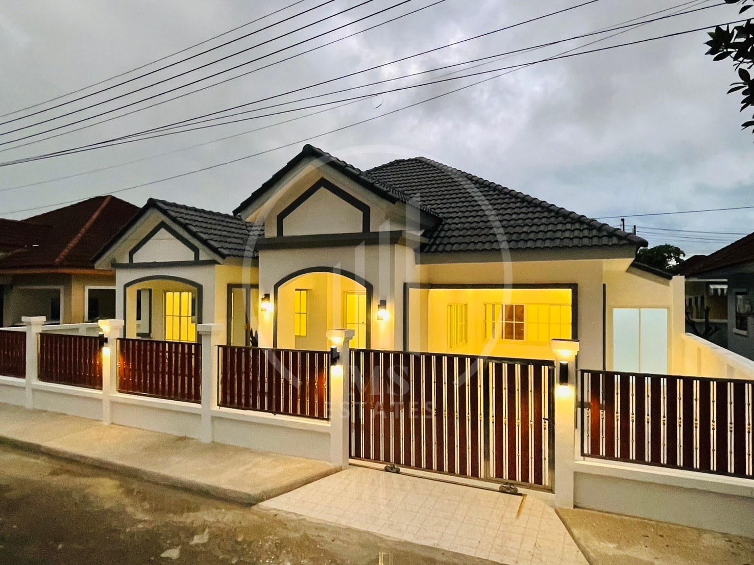 Renovated single-story home. – photo 4