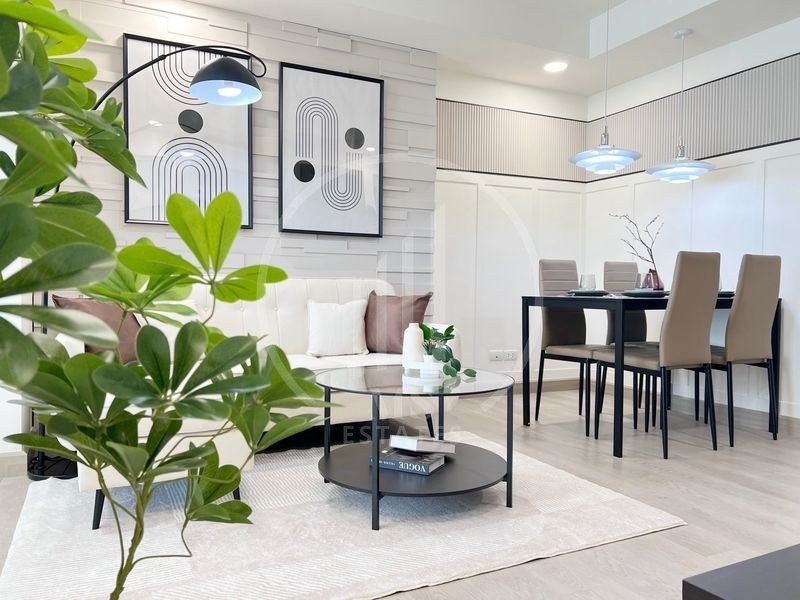 Royal Place Condominium – photo 2