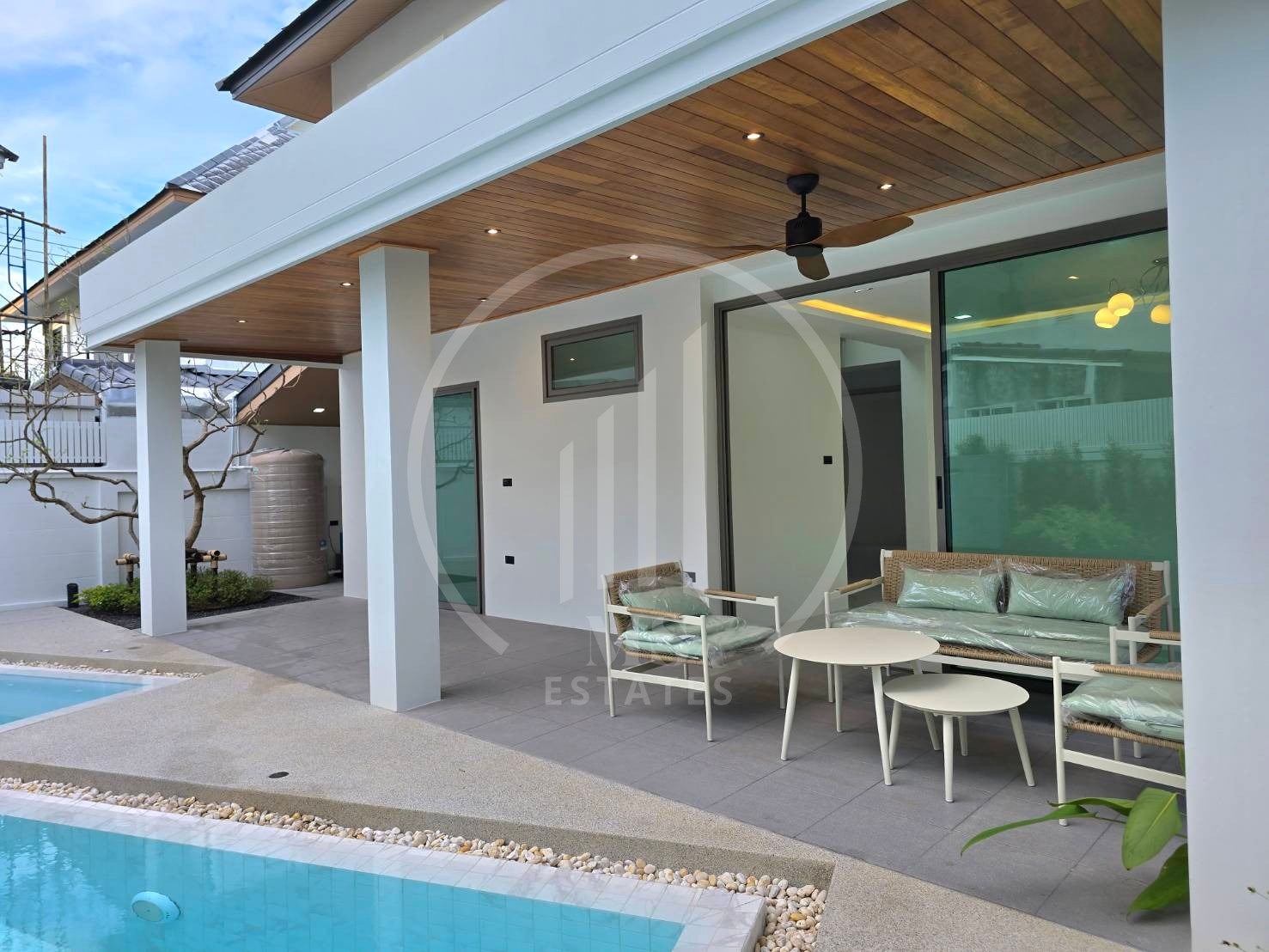 Stunning Two-Story Detached House – photo 4