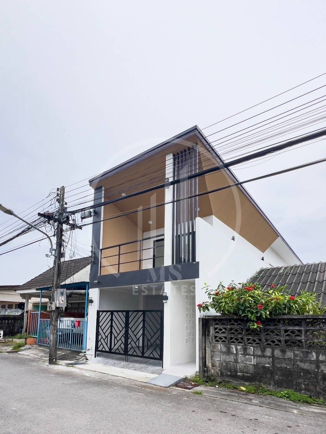 2-story townhome – photo 2