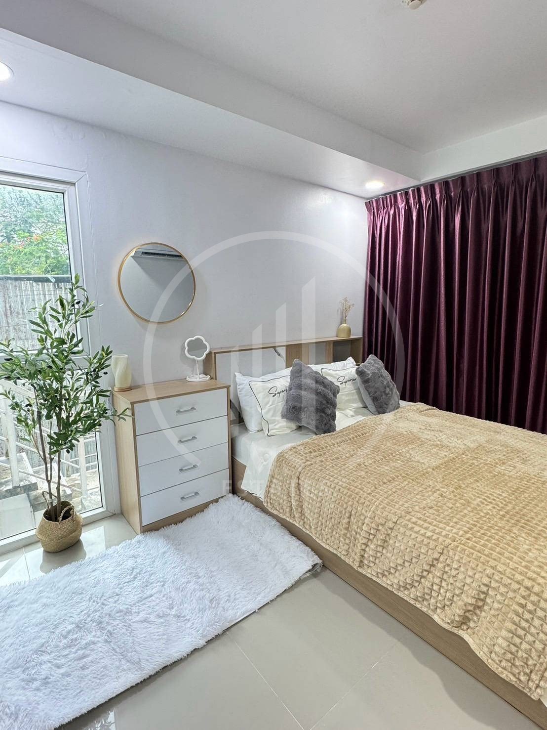The Royal Place Condominium – photo 3