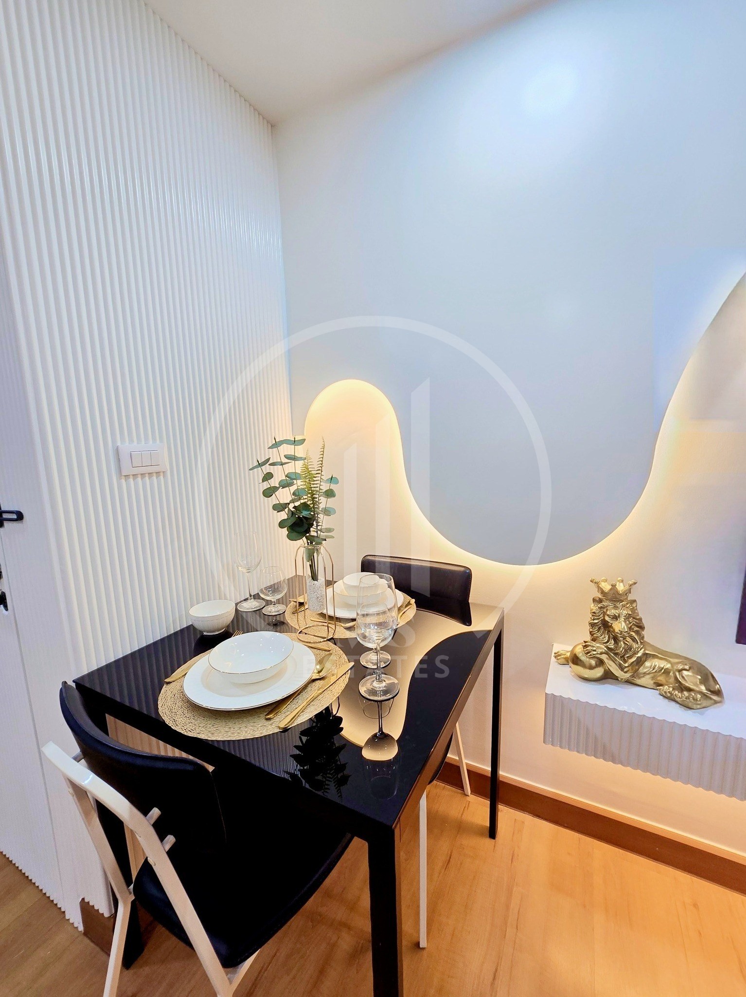 The Royal Place Condominium