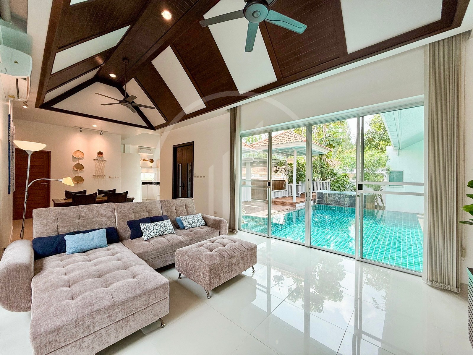 Luxury Pool Villa , Sai Yuan – photo 2