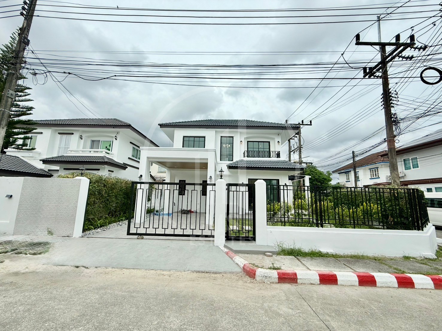 Land & House, Chalong